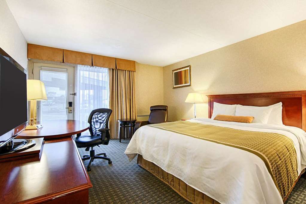 Quality Inn & Suites Brampton Room photo